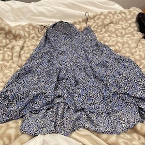 Long floral skirt! Longer in the back size xs